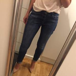 Slim Boyfriend Jeans från Lindex i fin blå färg