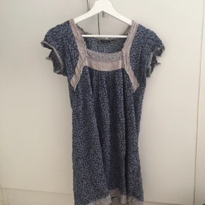  - Klänning från Lindex. 