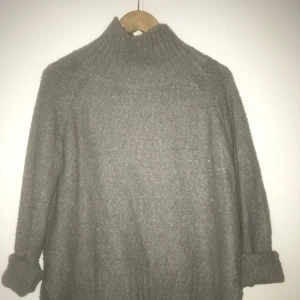  - Mysig stickad tröja. 