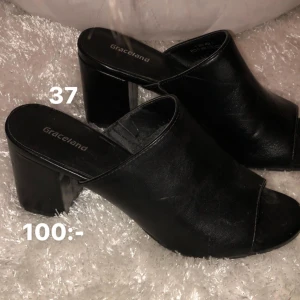  - Svarta klackar ifrån deichman. Använda max två gånger. 