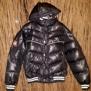  - Triple fat goose  jacka i fint skick / kan posta spårbart  med postnord för 75 kr 