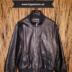  - Skinnjacka i skinnimitation  strl xxl