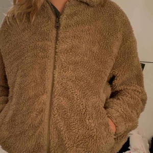  - fluffig höst/vinterjacka!