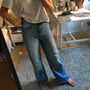  - Yoko jeans från monki. Frakt ingår ej