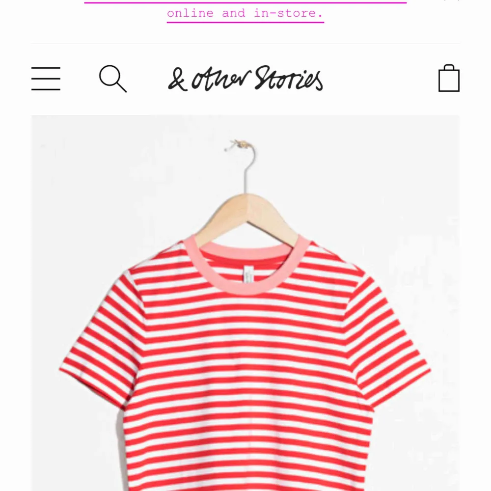 En Vit och röd randig T shirt från And Other Stories i storlek 38!  Finns fortfarande på hemsidan och min är precis som ny endast använd 1 gång !!   Köparen står för frakten <3   . T-shirts.