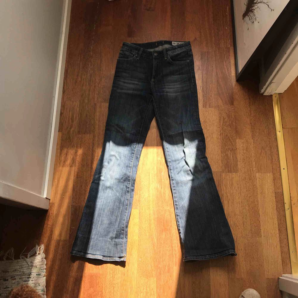 Pow flare jeans från crocker i storleken 26/34. Fint skick och sparsamt använda. . Jeans & Byxor.