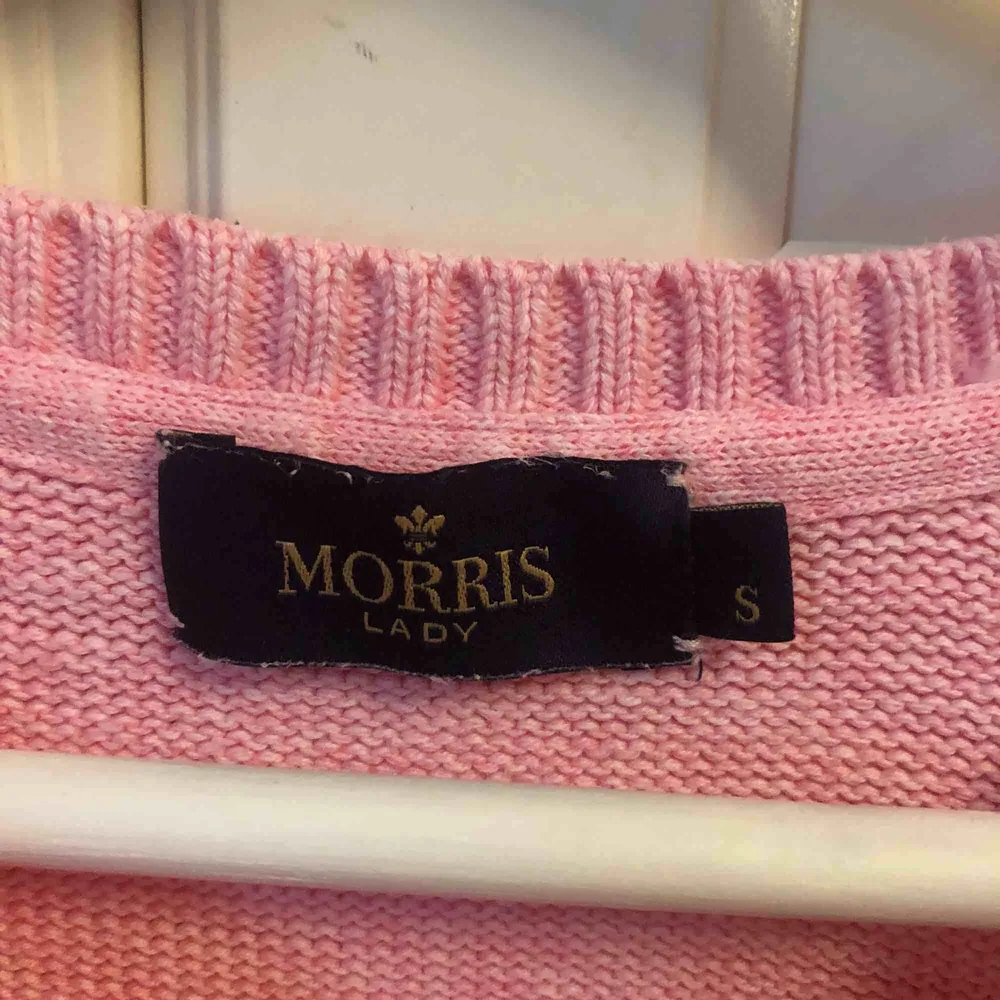 Morris tröja köpt för 1300. storlek S, men passar även på M. Använd tre gånger så den är som ny. Tröjor & Koftor.