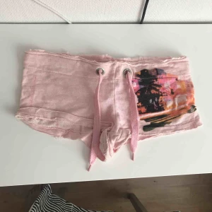  - Rosa minishorts från Bik Bok