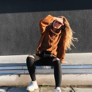  - Snygg och super mysig hoodie från madlady! Har bara använt den 1 gång. Köpare står för frakt 😁