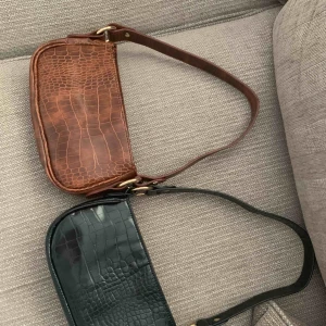  - Trendig Axelväska i svart och brun, Helt nya aldrig använda!  SVARTA SÅLD! 