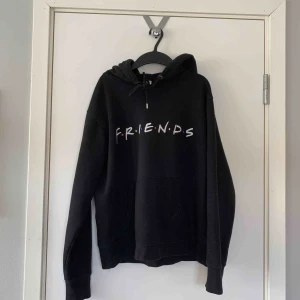  - Friends hoodie från HM