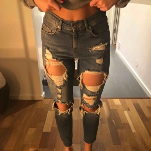  - Oversize byxor från bil bok, skulle säga att dom uppfattas som s.  Köparen står för frakten 