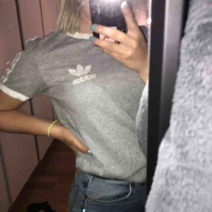 adidas tröja - Tshirts från adidas ✨bra skick 