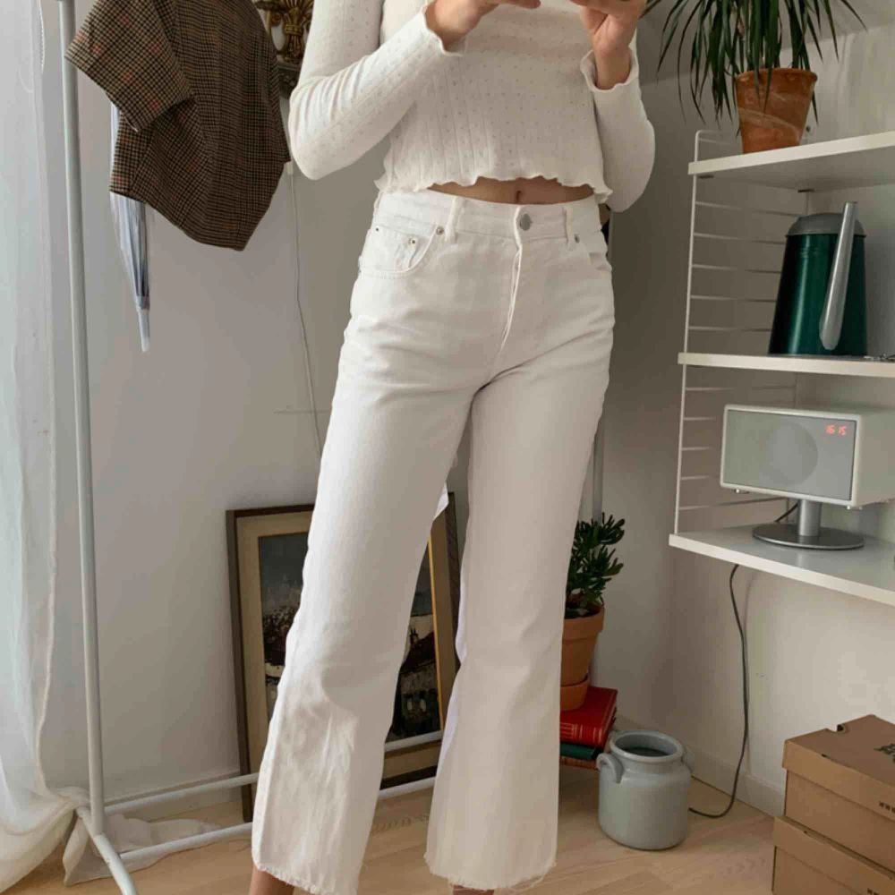 Jeans från ginas kollektion med Anine Bing! Väldigt sparsamt använda. Modellen på bilden är 175 cm lång, på mig som är 163 blir byxorna längre! . Jeans & Byxor.