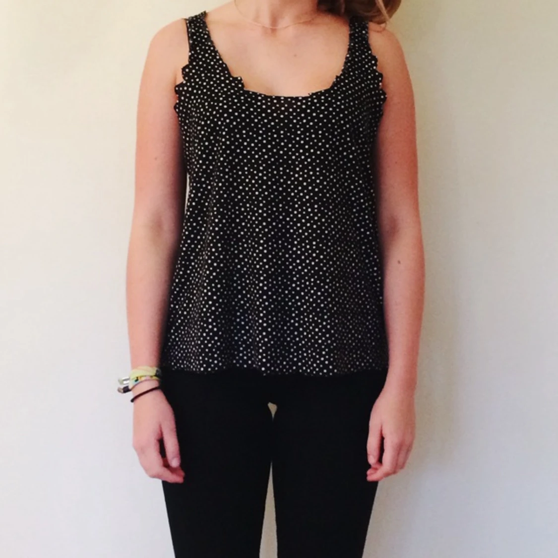 Svart linne med vita prickar - 1412434161