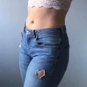  - Ett par lågmidjade byxor från Gina i modellen Kristen. Köparen står för frakten☺️💗 