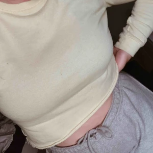  - Gul croppad tröja, tar emot swish