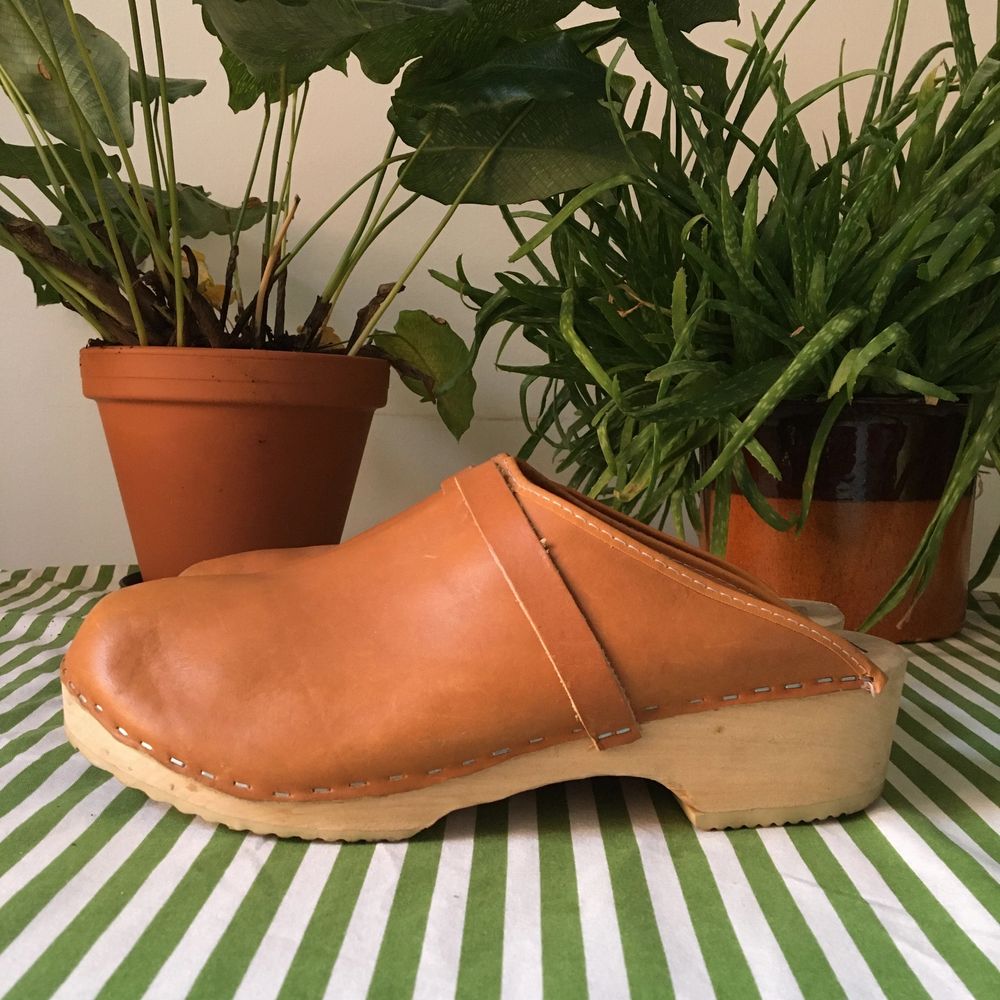 Swedish brown clogs, used but in good condition!. Skor.