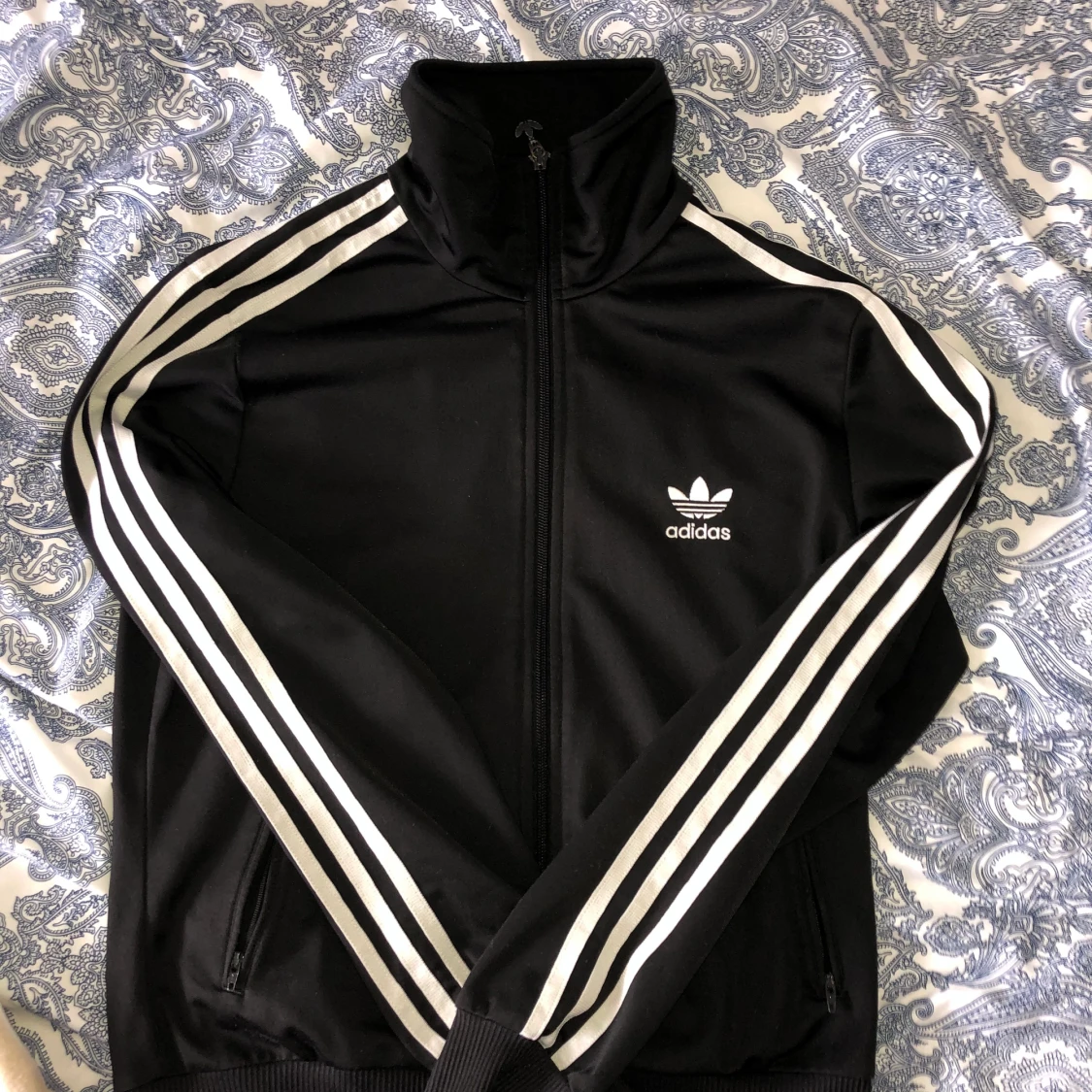 Adidas kofta storlek 42