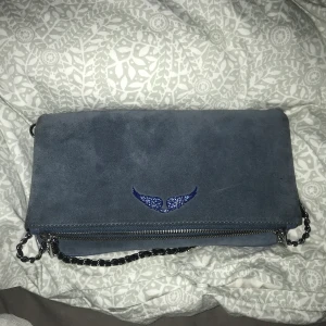 Zadig! - Säljer min helt nya zadig väska! I den stora modellen, allt med följer! Även intresserad av att byta mot en annan färg!! ❤️