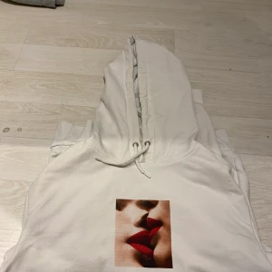 Vit hoodie S - Hoodie i jätte bra skick :)