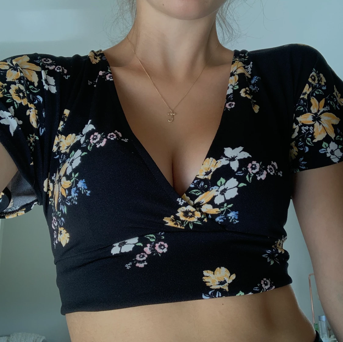H&M cropped flower tie shirt