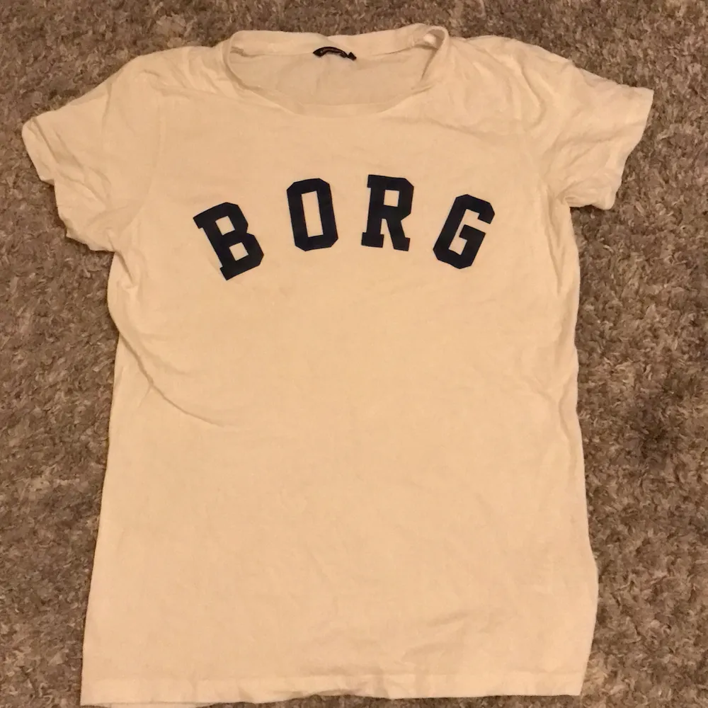 Budning på en Björn Borg tröja💗💗 börja från 100;- uppåt. T-shirts.