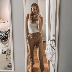 Joggers  - Snygga och bekväma byxor  från ginatricot i storlek 36 . Knappt använda ! Frakt : 59 kronor 