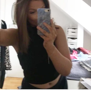 Söt turtlenecktopp från BikBok - Säljer denna söta turtlenecktopp. Storlek S men passar XXS-M. Passar bra nu till sommaren och hösten💕💕priset som står är exklusive frakt!!