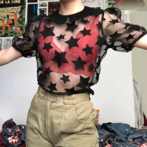 Stjärntröja - Från H&M tror jag, kul och cool stjärntröja i mesh. Möts upp i Sthlm eller fraktar:)