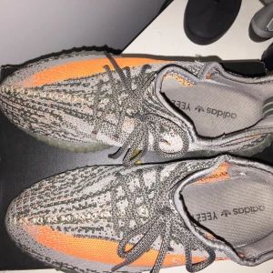 Adidas yeezy unisex - Lågt pris pga inget kvitto eller låda. Möts i stockholm, de går att pruta å buda.