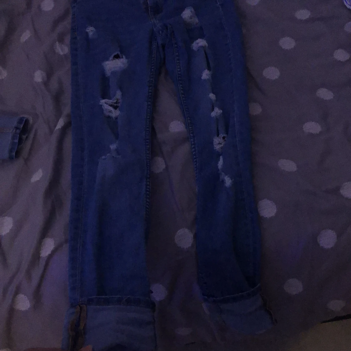 Jeans med hål  - 90