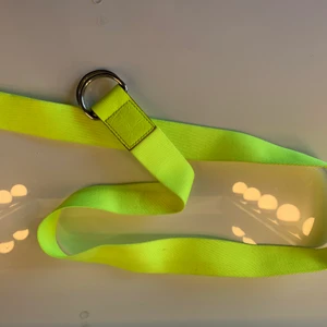 ginatricot - coolt skärp från ginatricot köptes i göteborg förra sommaren men används inte:( 