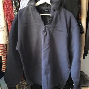 Mörkblå tjocktröja!  - Möts endast upp i Stockholm!