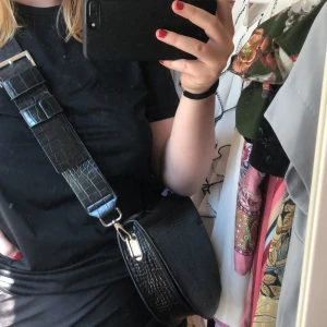 Handväska - Svart handväska från carin wester