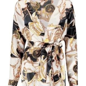 Boohoo  - Säljer en blus från Bohoo som är helt oanvänd förutom vid prövning. Säljer den för att jag inte kunde lämna tillbaka den. Buda gärna på