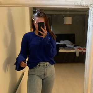 Stickad tröja, S - En super fin stickad tröja från NaKd i storlek S! Varit en stor favorit i garderoben!