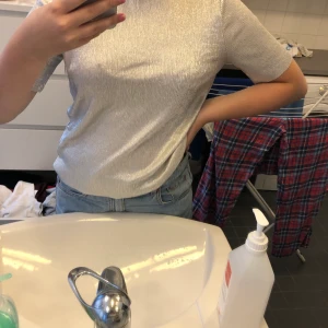 Silvrig tröja - Supersnygg fest tröja!! Aldrig använd🥰🥰