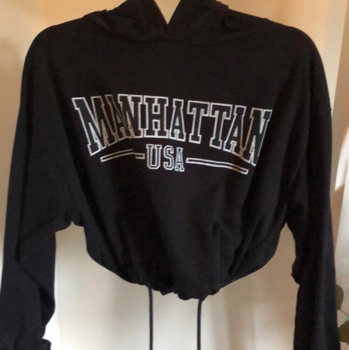 Croppad hoodie  - 90