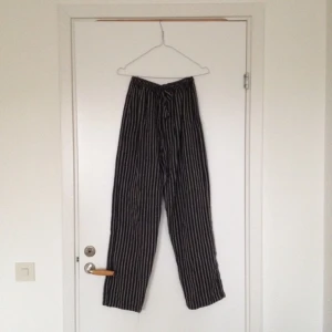 Helt oanvända randiga brallor i 100% bomull.  Aldrig använda pga fel strl - Helt oanvända randiga brallor i 100% bomull.  Aldrig använda pga fel strl