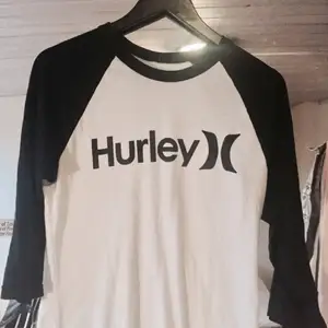 Äkta Hurley tröja, använd med fortfarande i super skick! Nypris 399:-
