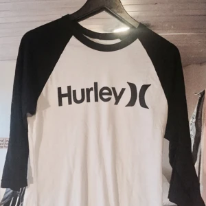  - Äkta Hurley tröja, använd med fortfarande i super skick! Nypris 399:-