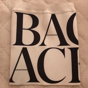  - Tajt kjol från Ann-Sofi Back. Aldrig använd då den tyvärr är i en för liten storlek för mig. Lite smutsig på kanterna pga hängt med på en flytt. 