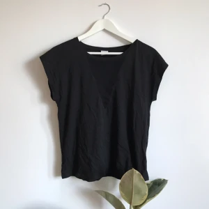  - Gina tricot. Ganska stor i storleken 