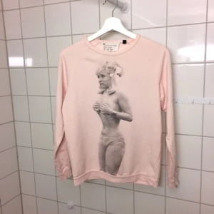  - Väldigt tjusig tröja från Topshop.