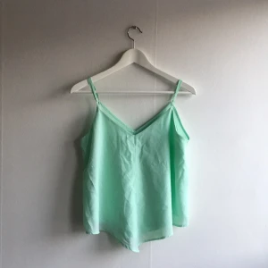  - Mintgrön topp från bikbok