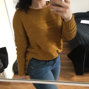  - Senapsgul stickad tröja från h&m💛 