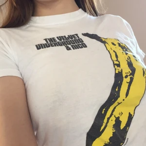  - T-shirt med velvet underground-tryck. Köpt på Amoeba music store i Los Angeles.