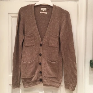  - Guld/brun kofta från Lindex, storlek L. Fint skick! Skickas, köparen står för frakten 💌