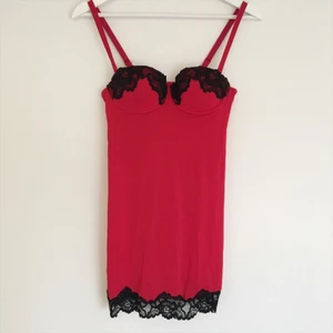  - Nattlinne från H&M med spetsdetaljer, B-kupa